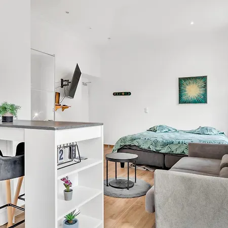 3 - Near Place De Paris *