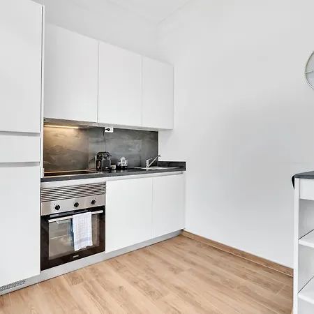 Апартаменты 3 - Near Place De Paris *